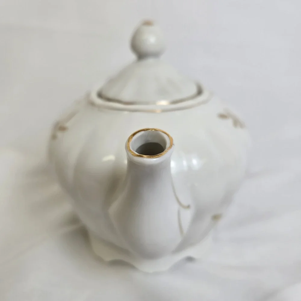 Musical Teapot Made in Japan Floral Bouquet Design Gold Trim Porcelain Vintage